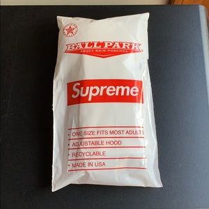 Supreme Ballpark Poncho (SS20)